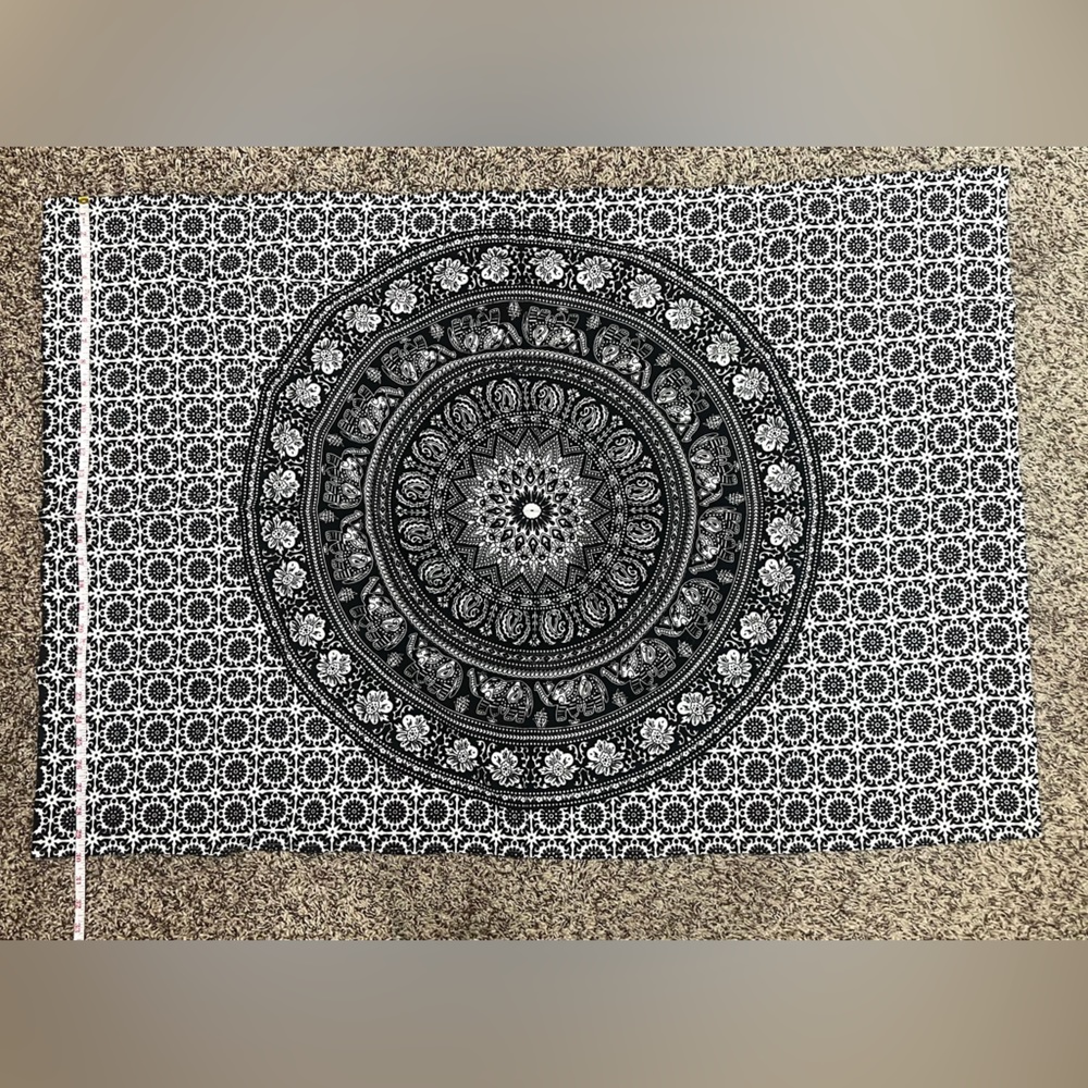 BLACK AND WHITE TAPESTRY